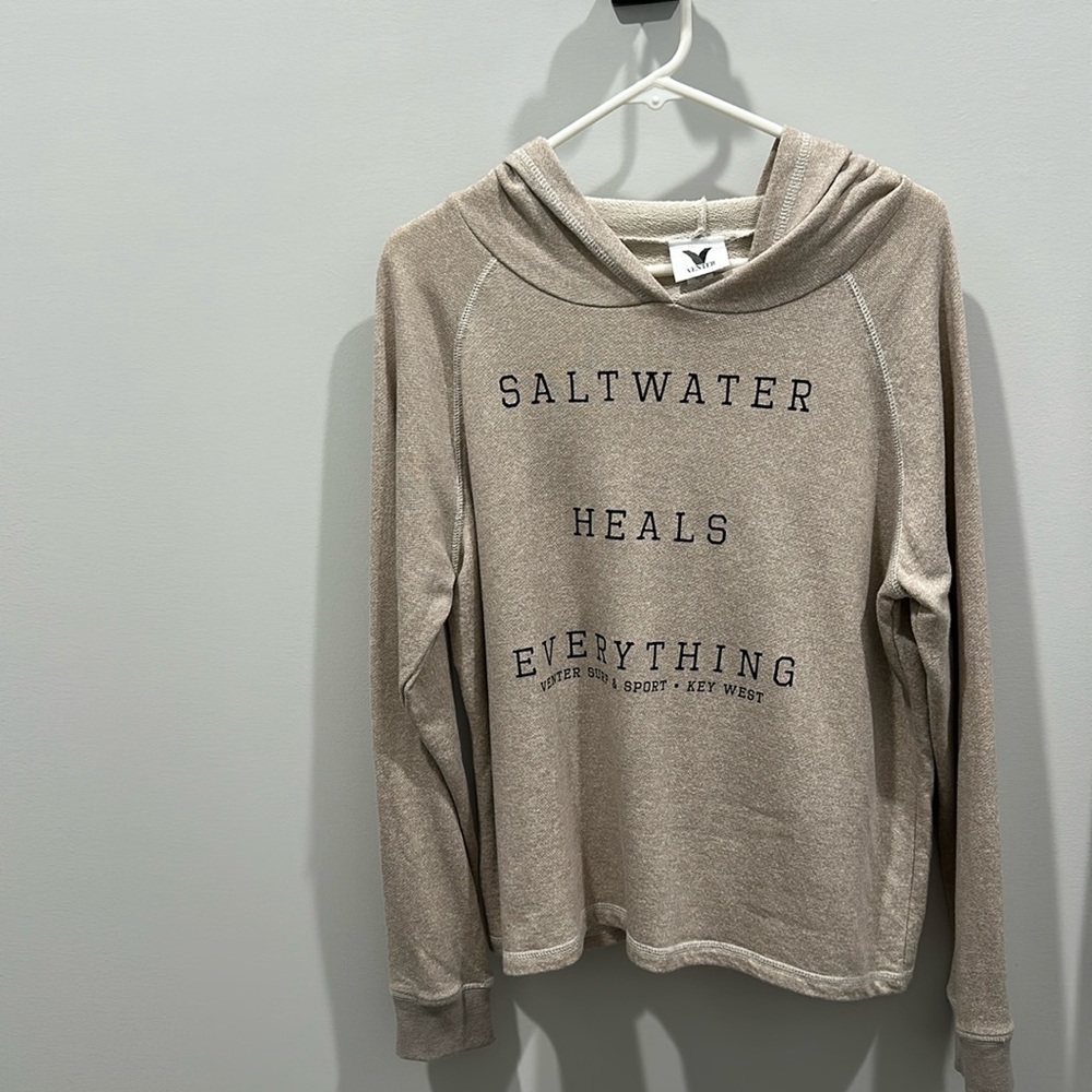 Lightweight hooded sweater, casual wear